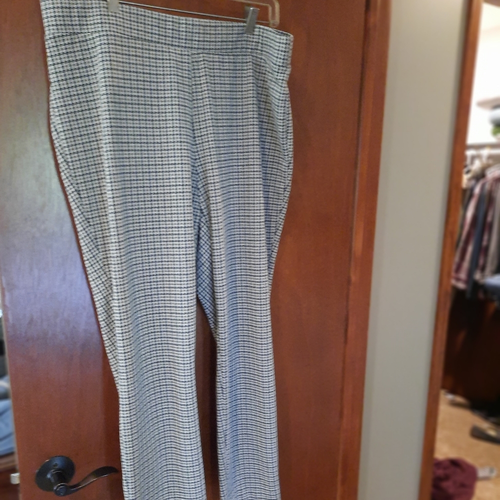 NWOT Printed Ponte pant